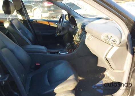 2003 Mercedes-Benz C 320 Sport z USA, uszkodzony, nr VIN WDBRF64J53F338554